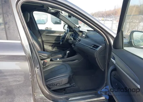 2017 BMW X1 xDrive28I z USA, uszkodzony, nr VIN WBXHT3C37H5F70342